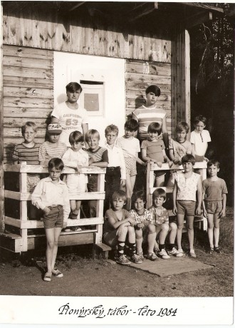 Rok 1984- oddíl nejmladších chlapců s vedoucími