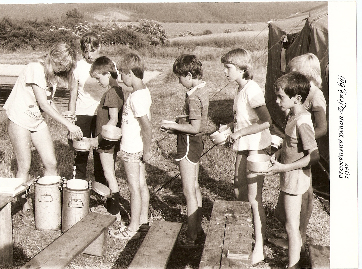 Oběd na putovním táboře 1987